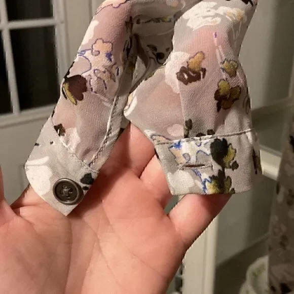 Cabi XS polyester button down blouse C - Picture 3 of 7